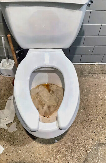 https://blockeddrainsbeckenham.com.au/uploads/2025/07/blocked-toilet-27776.jpg